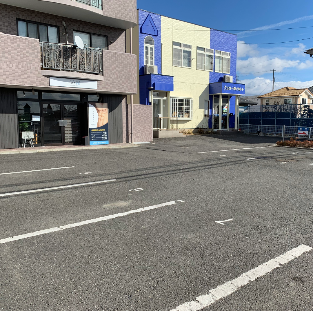 BRAVE駐車場